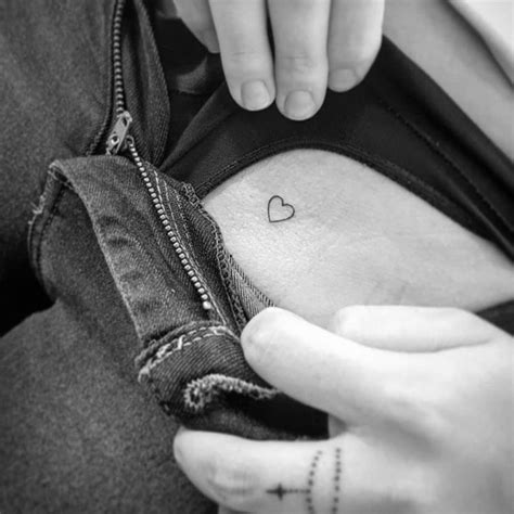 Tatuagem na virilha: 20 inspirações femininas para。